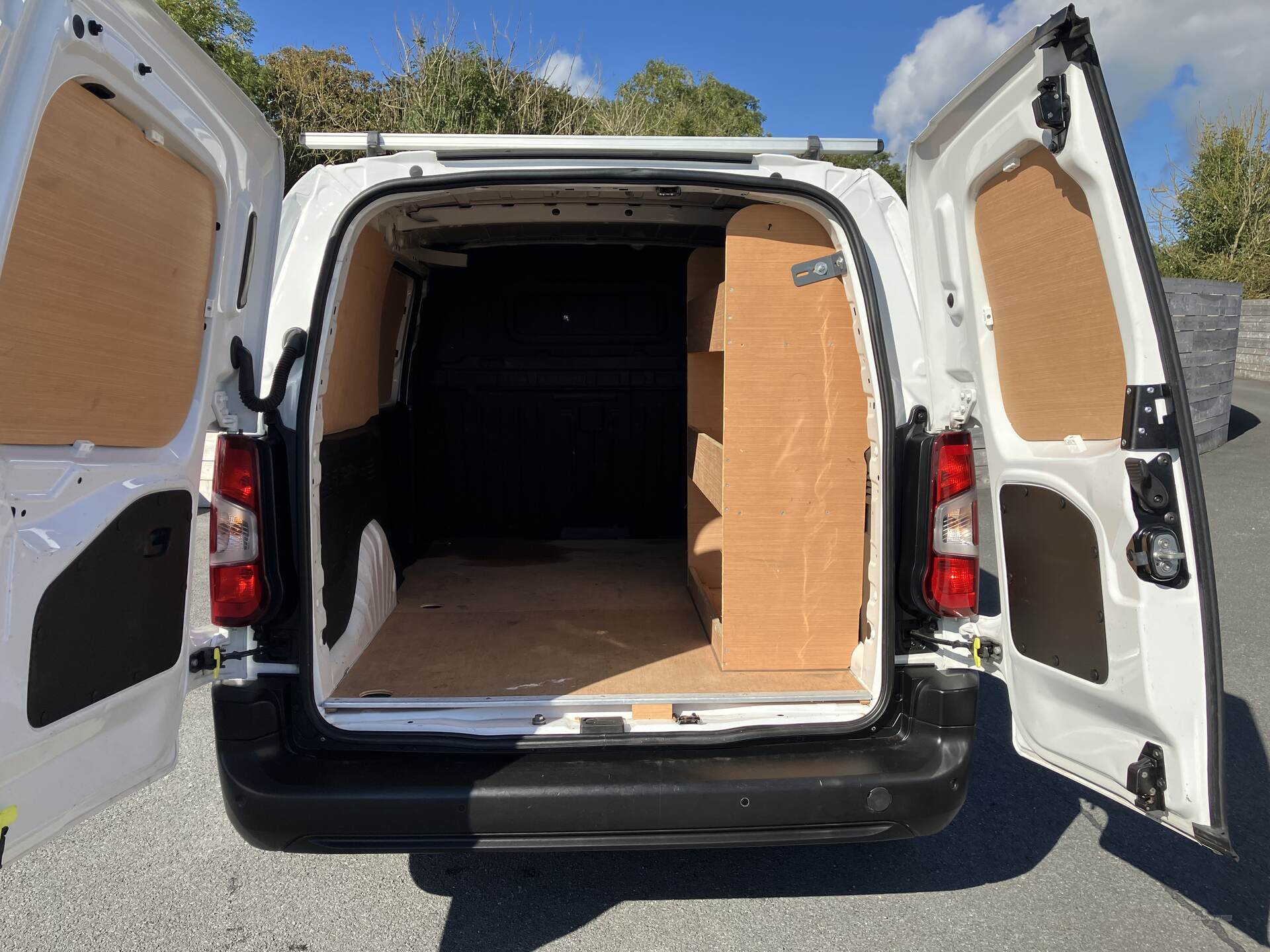 Vauxhall Combo CARGO L2 DIESEL in Down