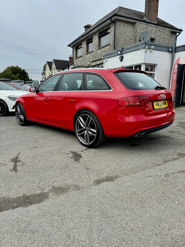 Audi A4 DIESEL AVANT in Down