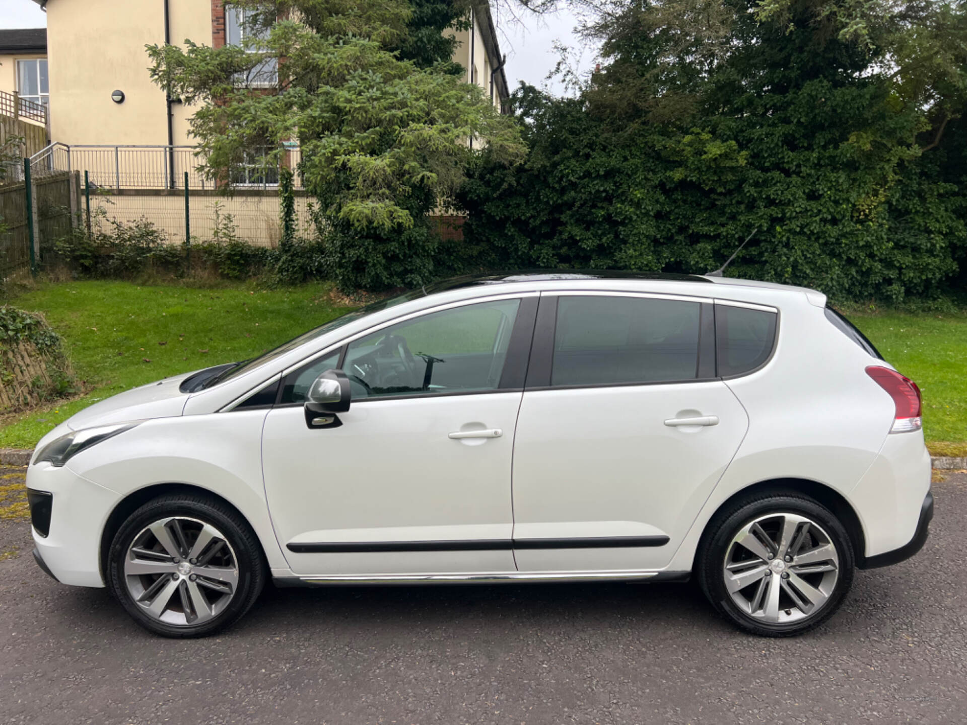 Peugeot 3008 DIESEL ESTATE in Antrim