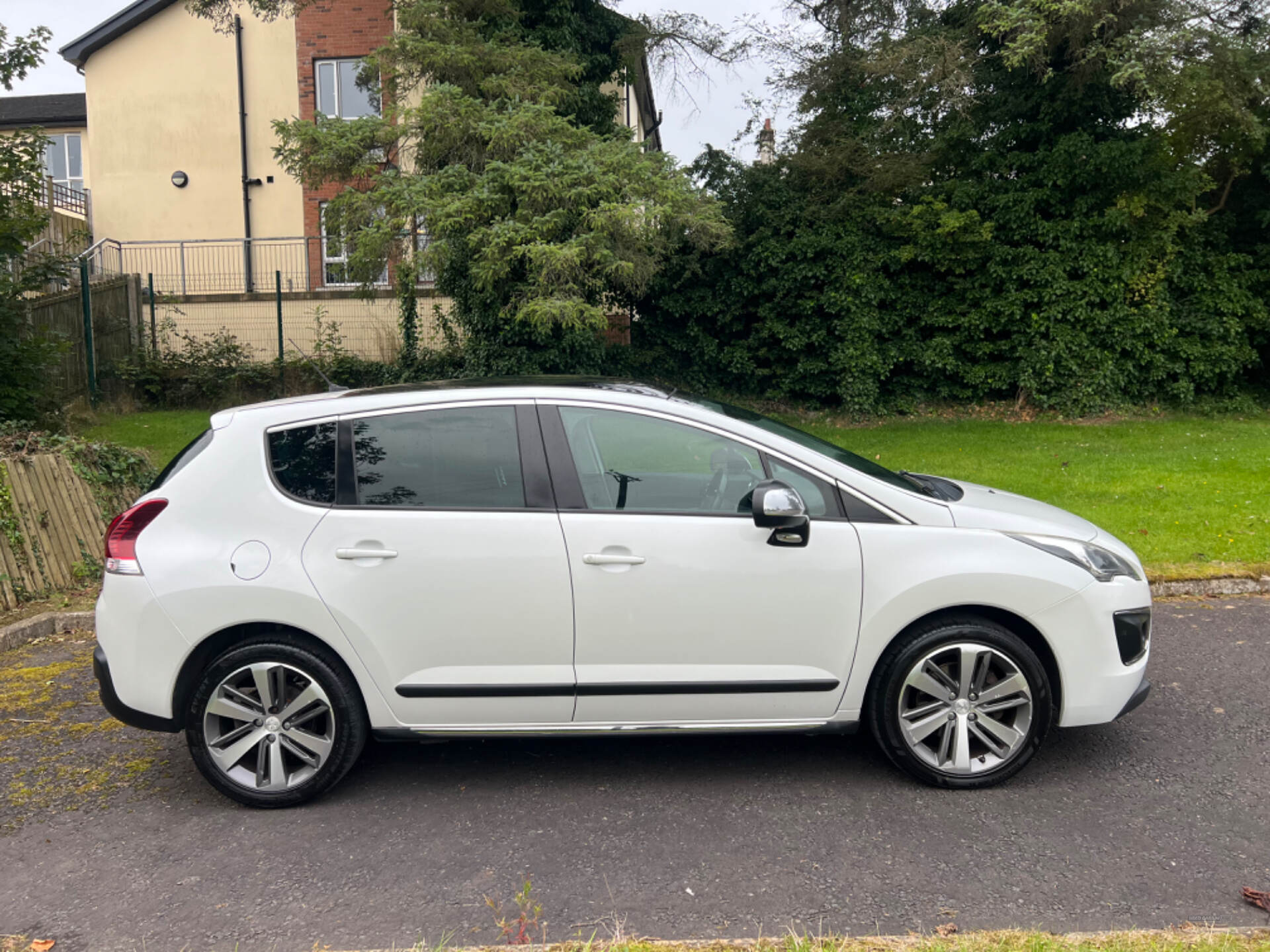 Peugeot 3008 DIESEL ESTATE in Antrim