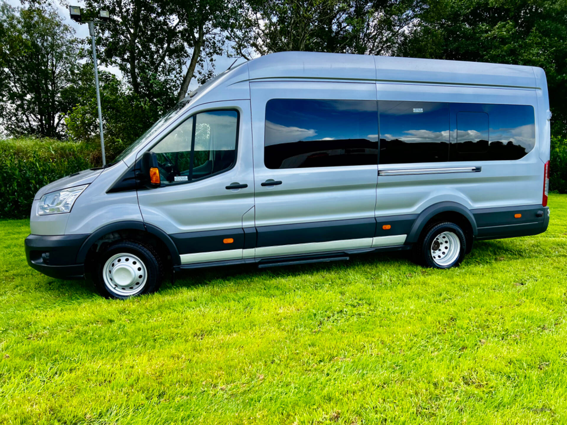 Ford Transit 460 L4 MINIBUS DIESEL RWD in Antrim