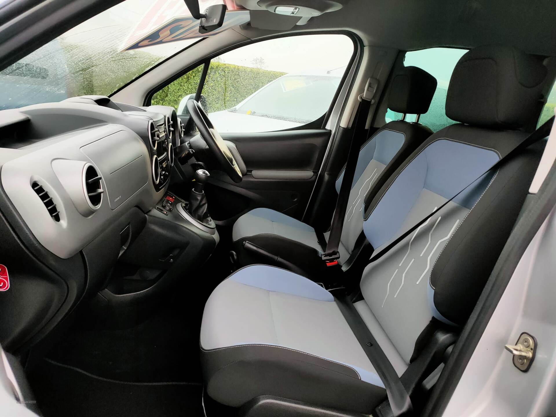Aug 2016 Peugeot Partner Tepee 1.6 BlueHDi 100 Allure 5dr