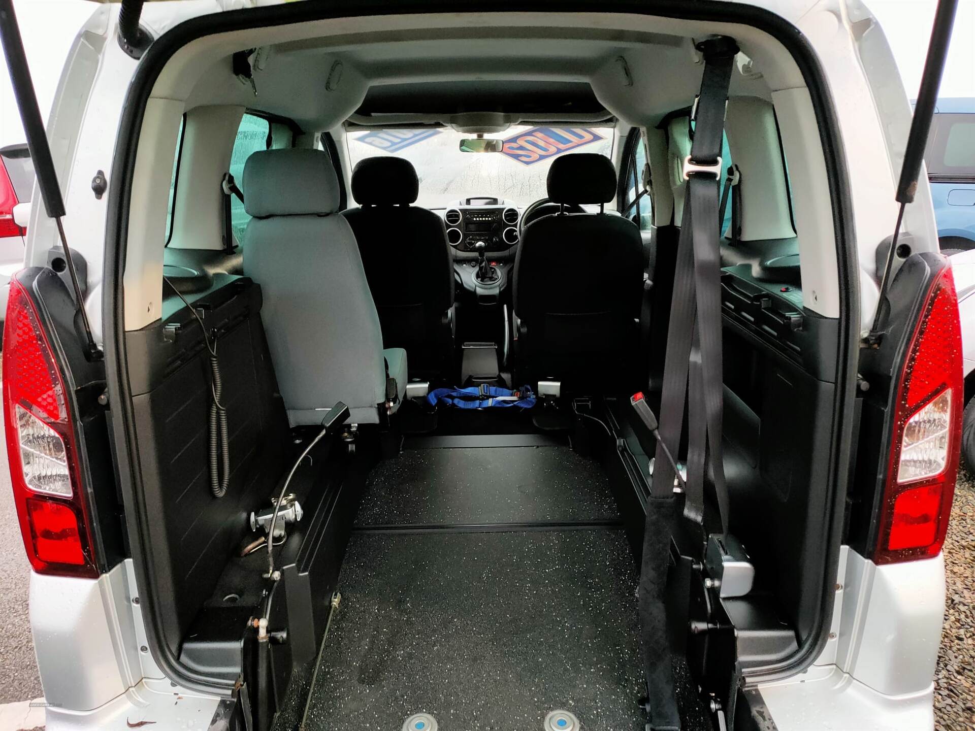 Aug 2016 Peugeot Partner Tepee 1.6 BlueHDi 100 Allure 5dr