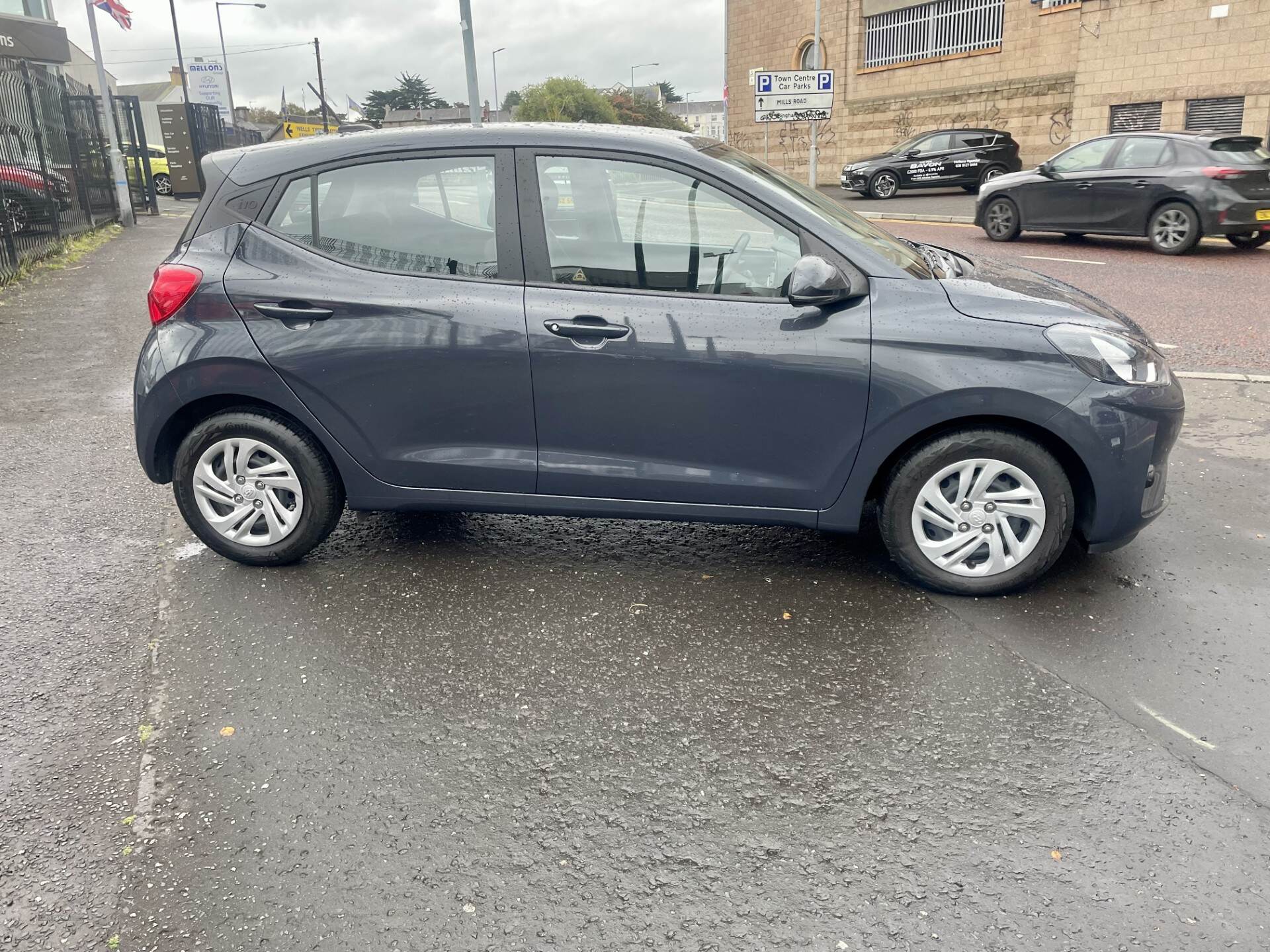 Hyundai i10 HATCHBACK in Down