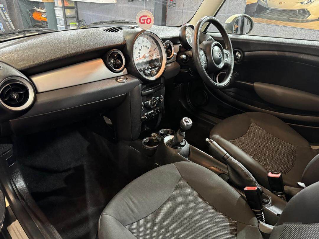 Feb 2012 MINI Hatch 1.6 First 3dr