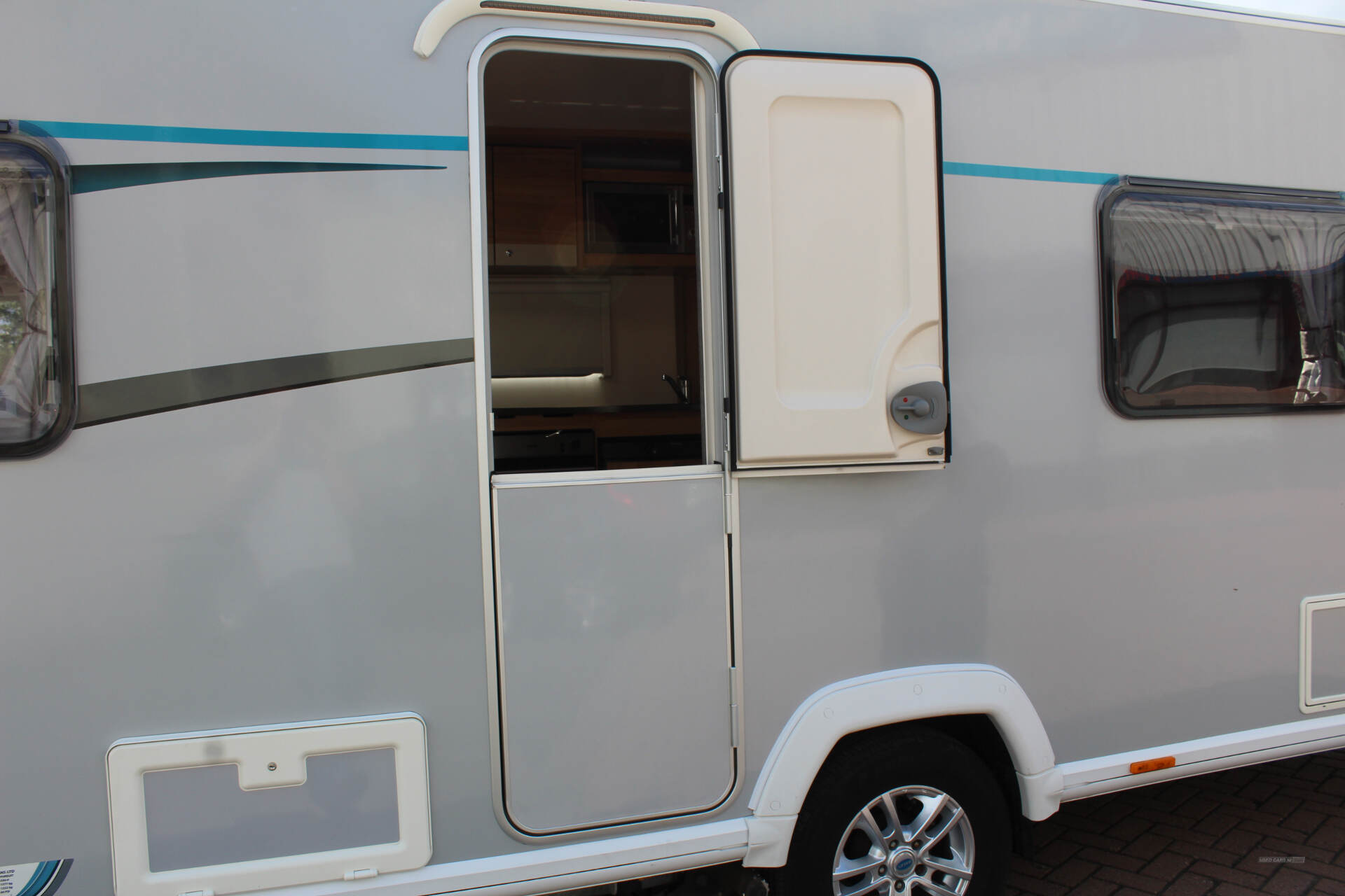Jan 2015 Bailey Pursuit 530 Motor movers ,Awning and all covers included