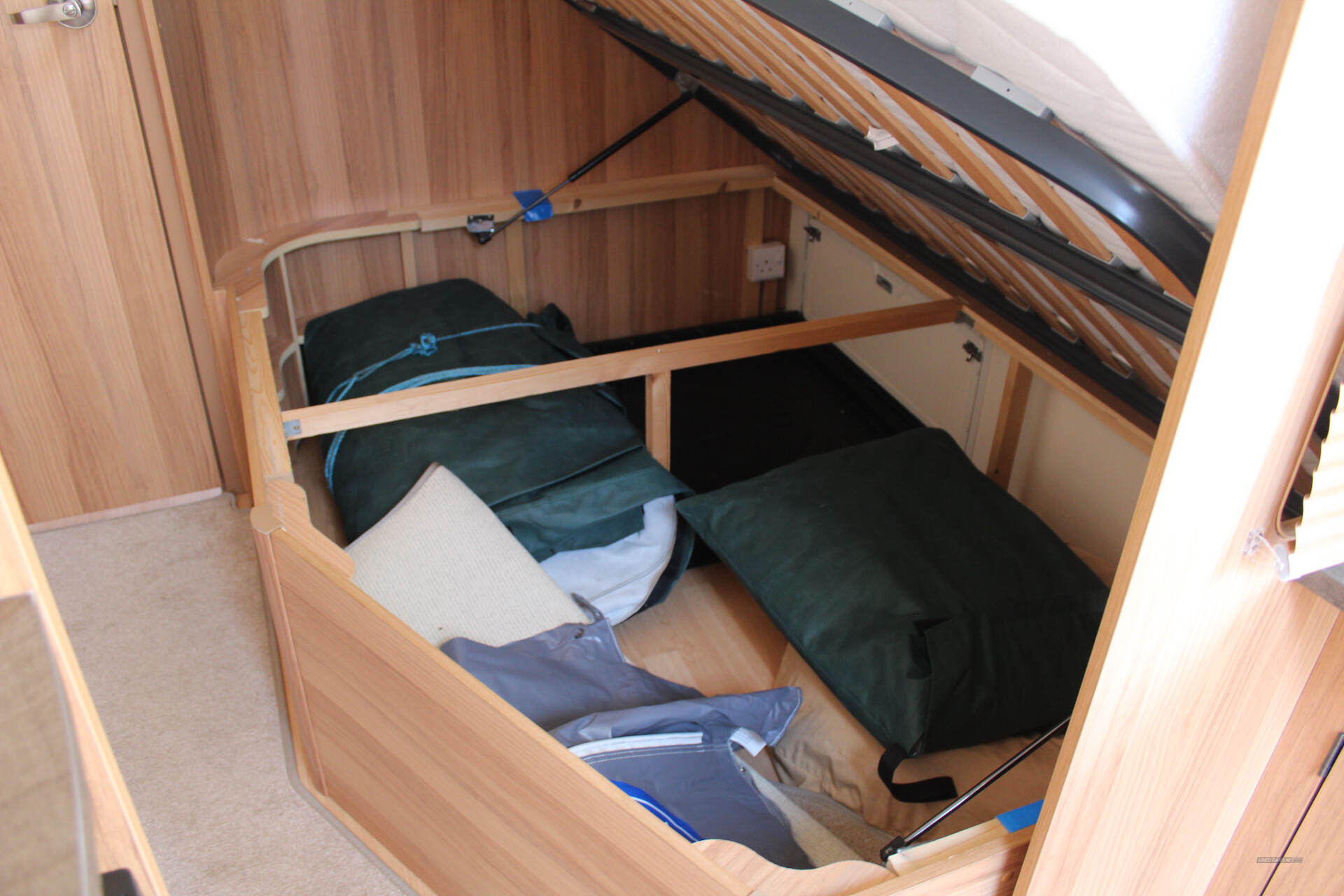 Jan 2015 Bailey Pursuit 530 Motor movers ,Awning and all covers included