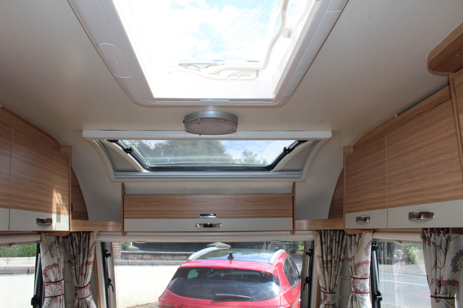 Jan 2015 Bailey Pursuit 530 Motor movers ,Awning and all covers included