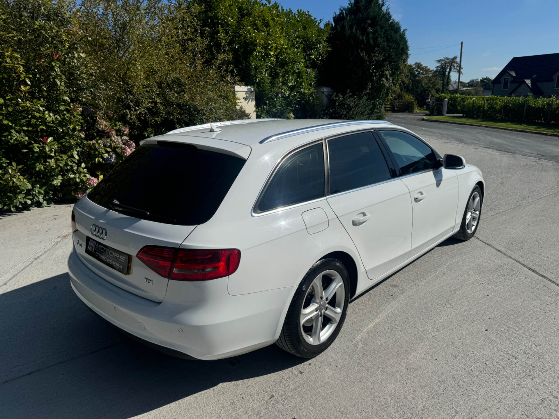 Audi A4 DIESEL AVANT in Down