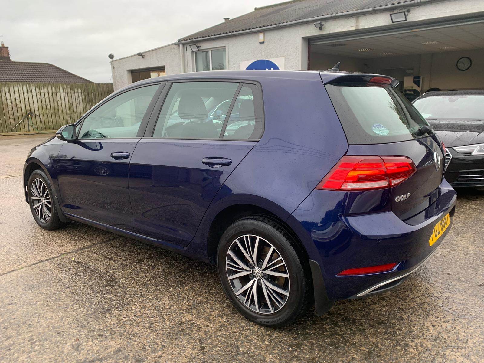 Volkswagen Golf HATCHBACK in Down