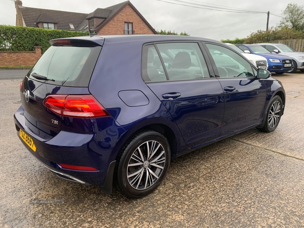 Volkswagen Golf HATCHBACK in Down