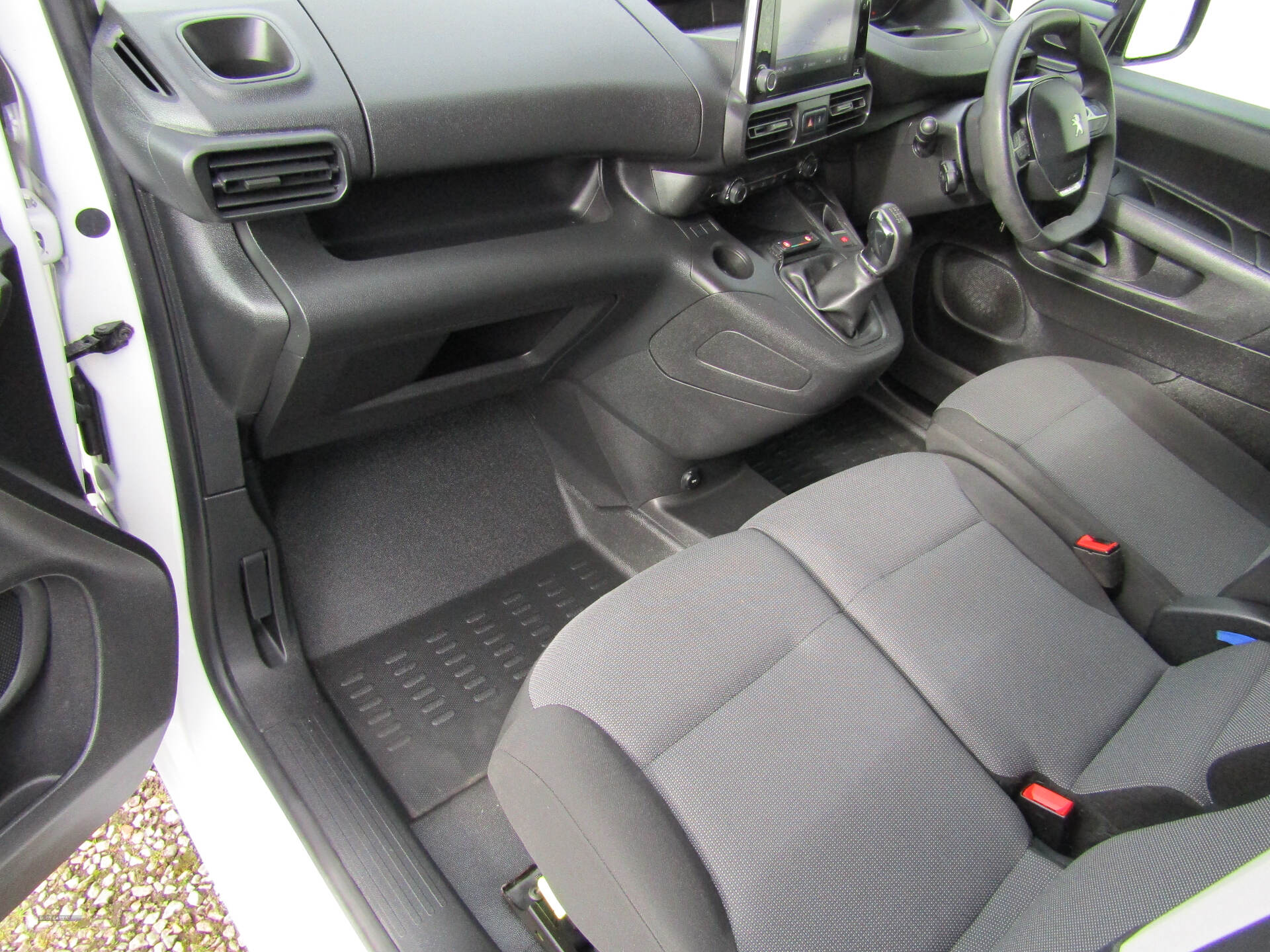 Feb 2020 Peugeot Partner 1000 1.5 BlueHDi 100 Asphalt Van