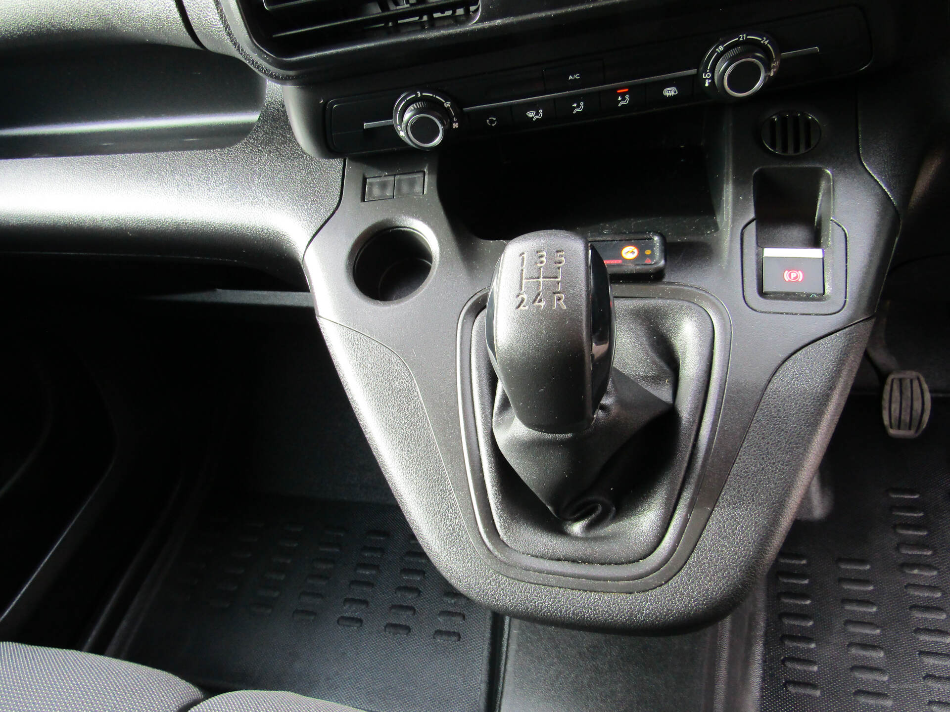 Feb 2020 Peugeot Partner 1000 1.5 BlueHDi 100 Asphalt Van