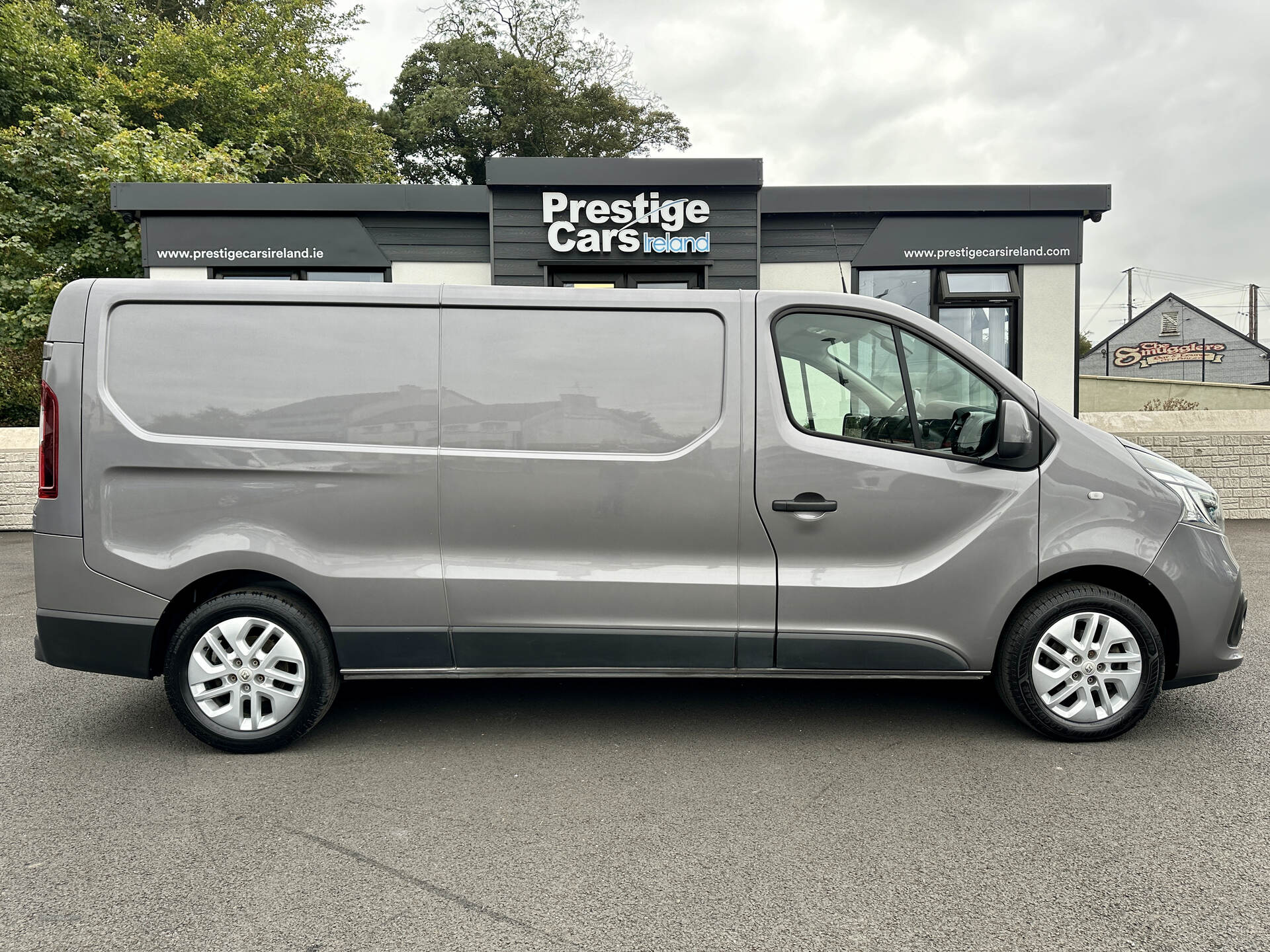 Renault Trafic LWB DIESEL in Tyrone