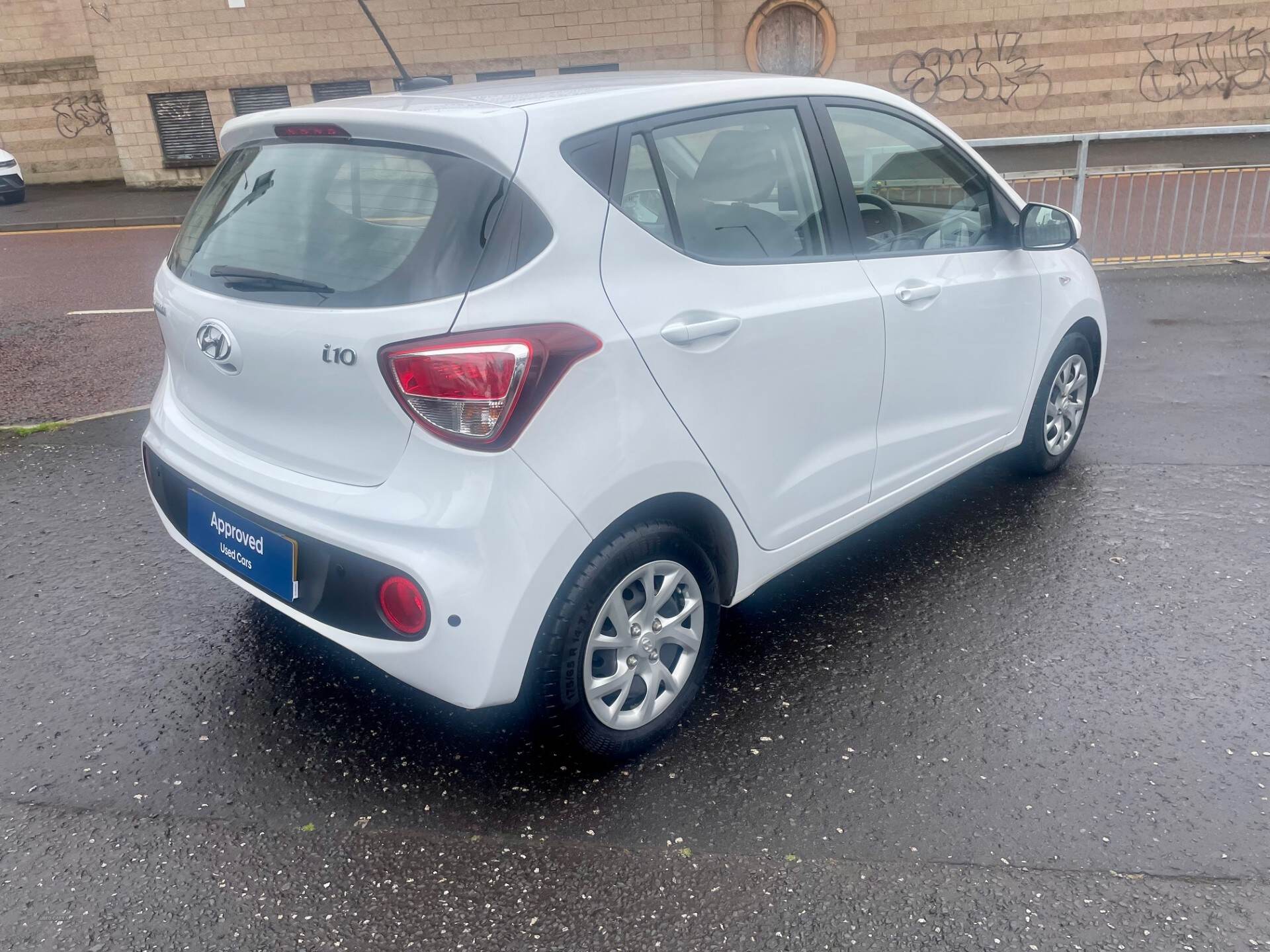 Hyundai i10 HATCHBACK in Down