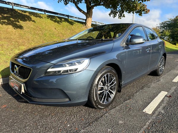 Volvo V40 HATCHBACK in Down