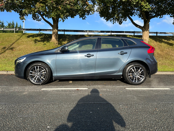 Volvo V40 HATCHBACK in Down