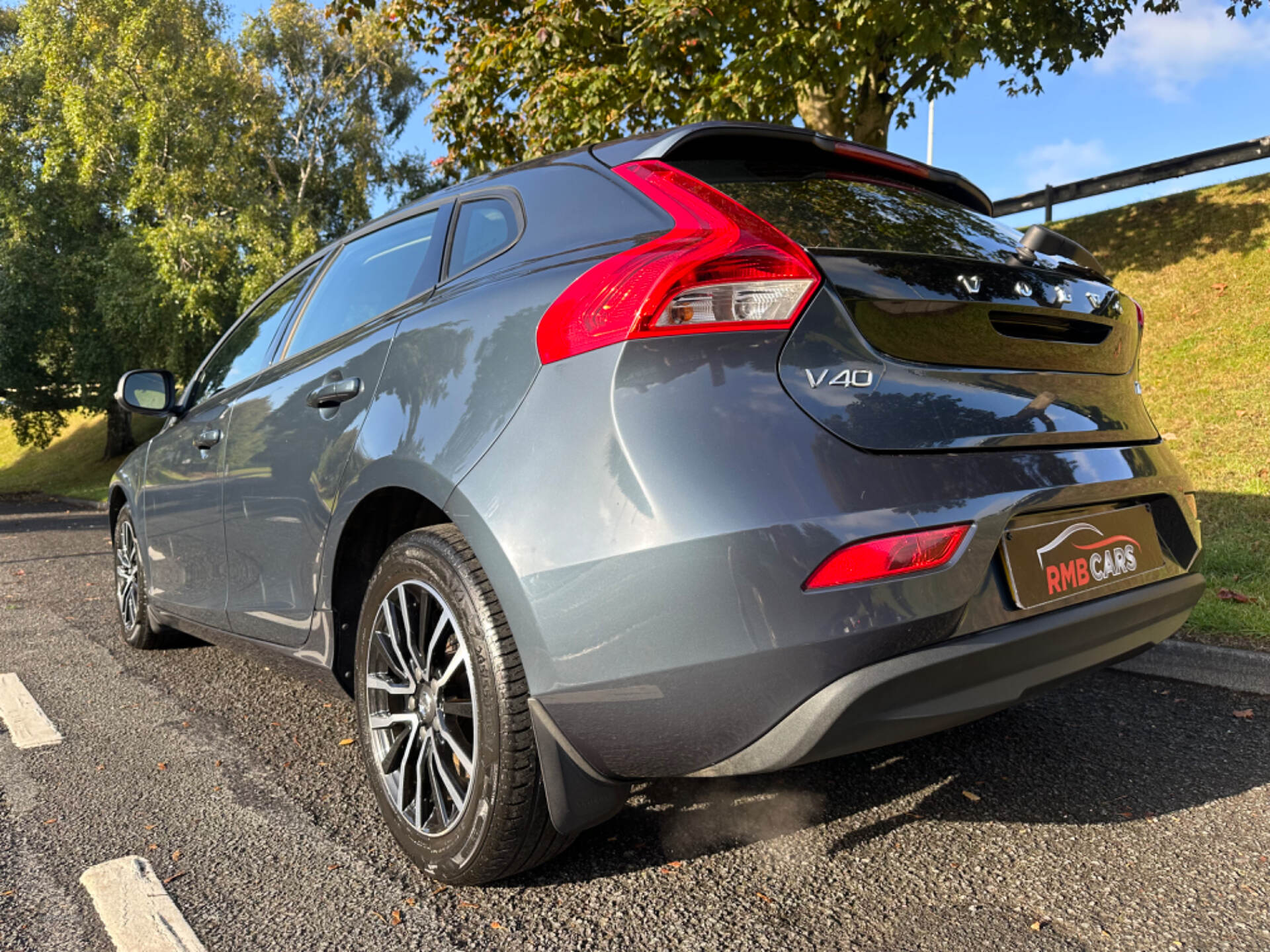 Volvo V40 HATCHBACK in Down