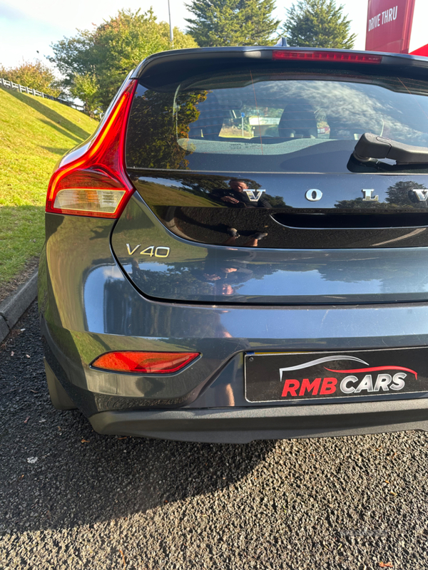 Volvo V40 HATCHBACK in Down