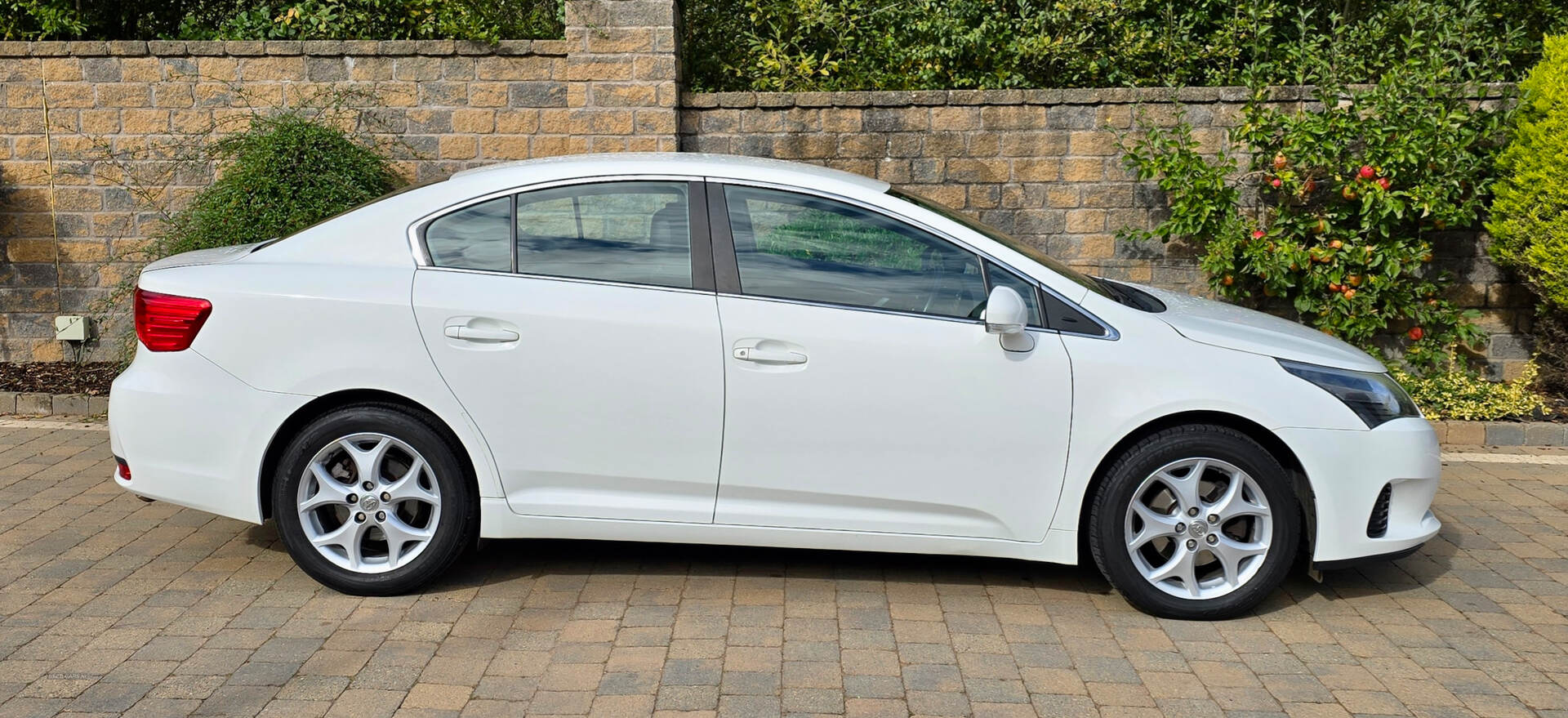 Toyota Avensis DIESEL SALOON in Armagh