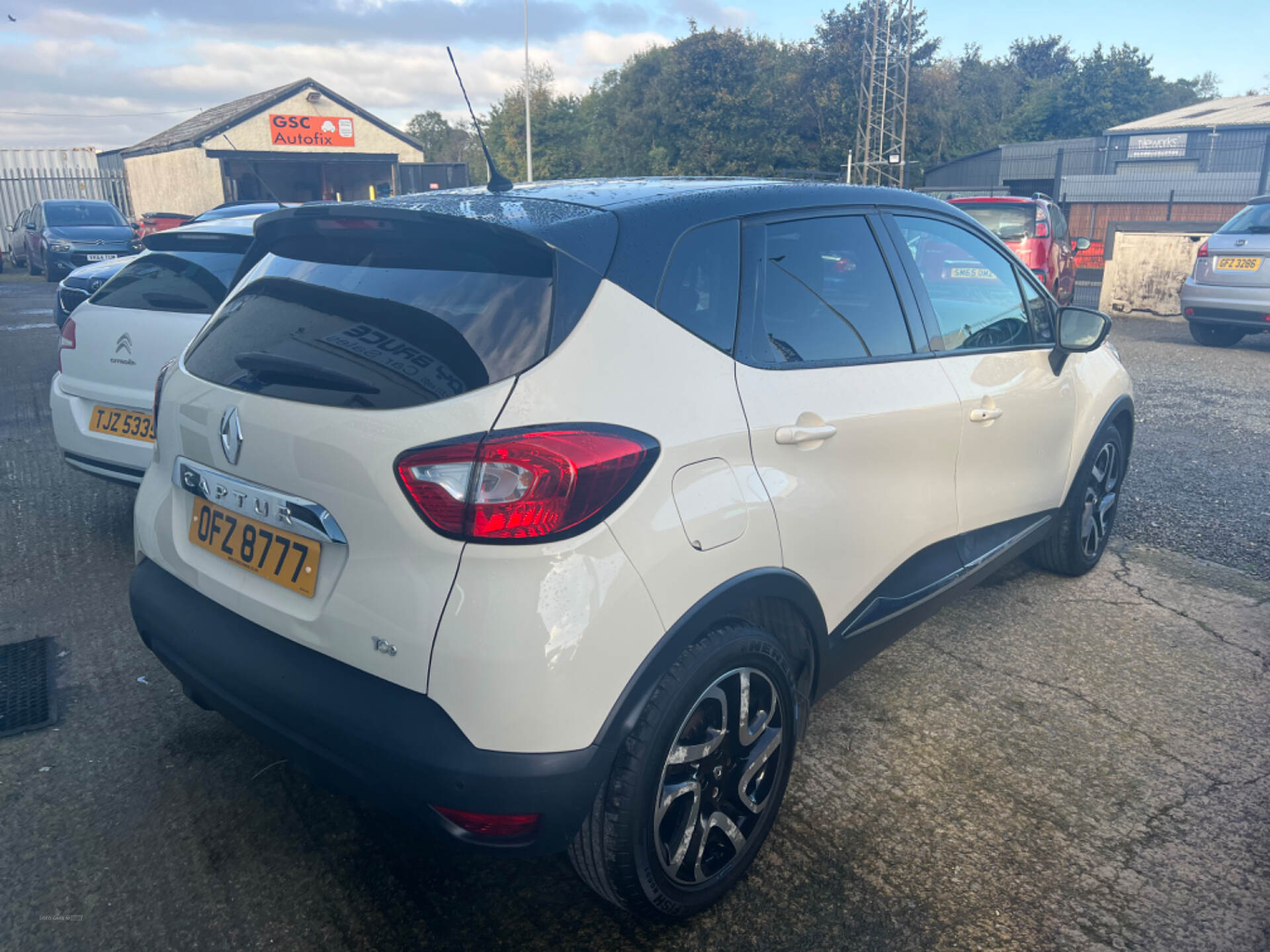 Renault Captur HATCHBACK in Down