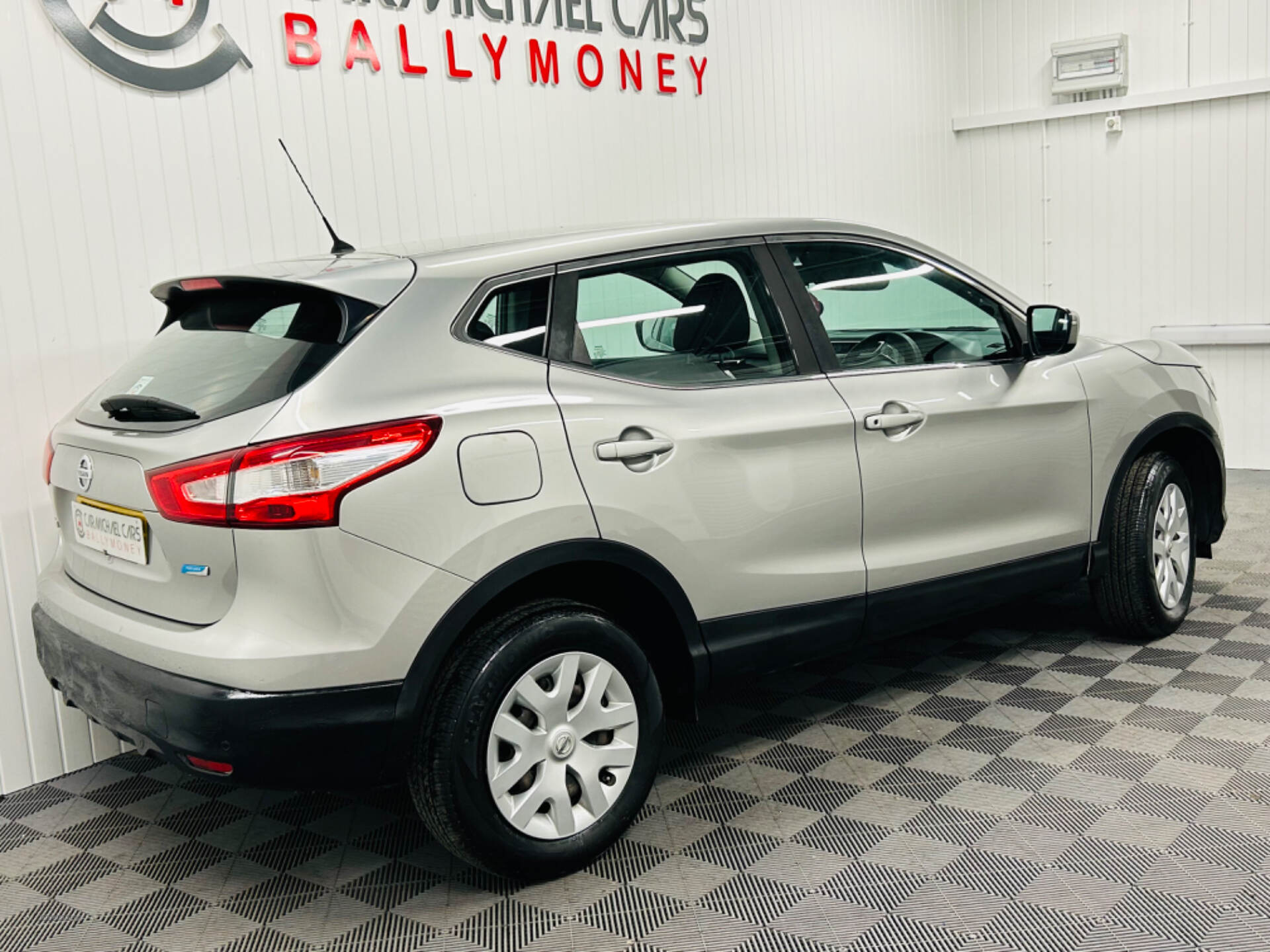 Nissan Qashqai DIESEL HATCHBACK in Antrim