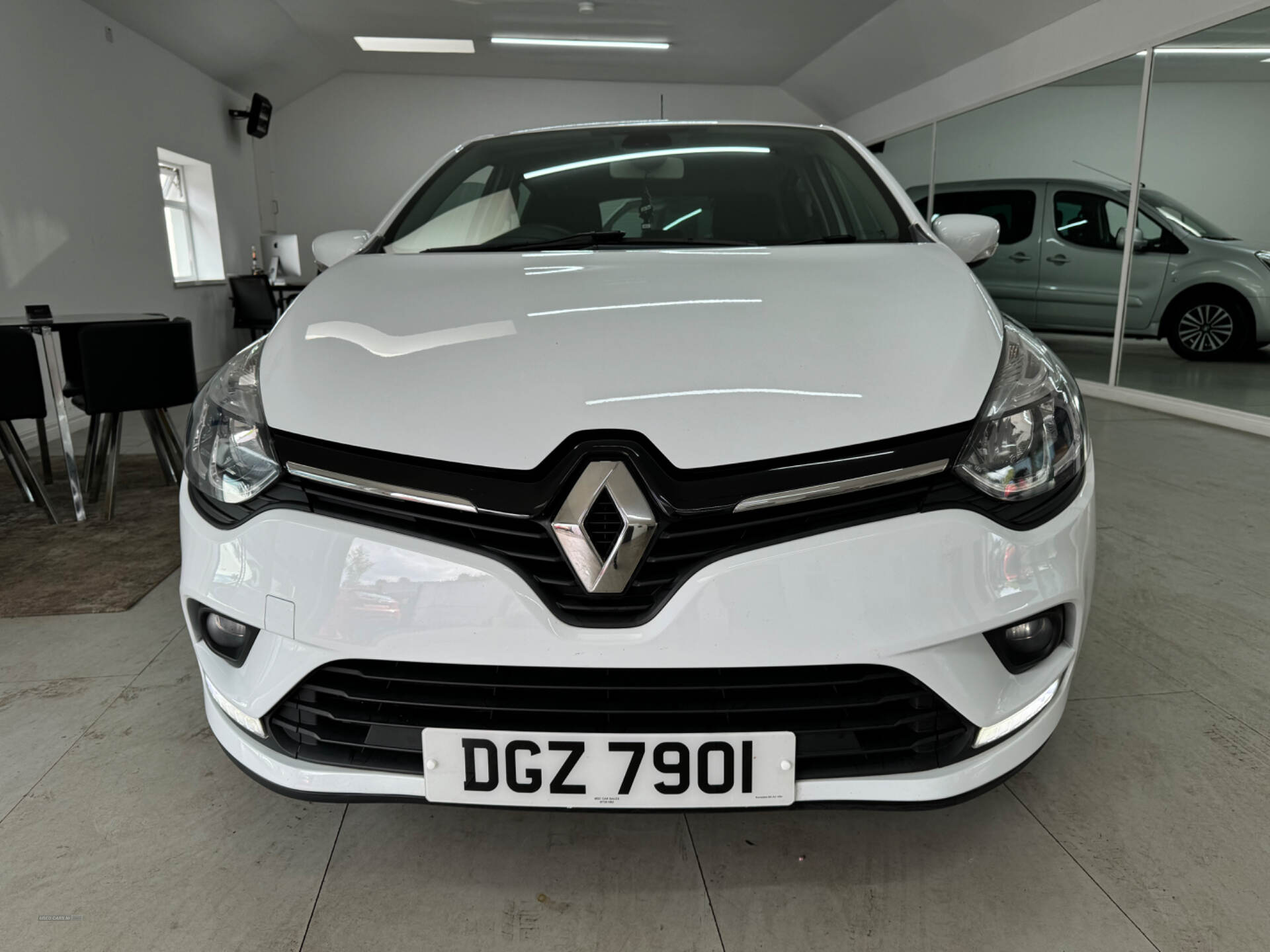 Renault Clio HATCHBACK in Down