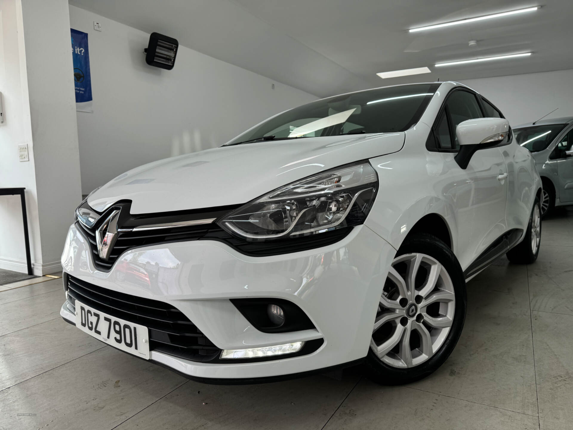 Renault Clio HATCHBACK in Down