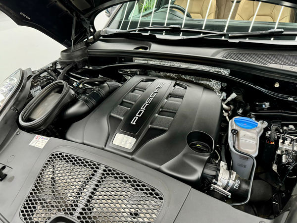 Porsche Macan DIESEL ESTATE in Derry / Londonderry