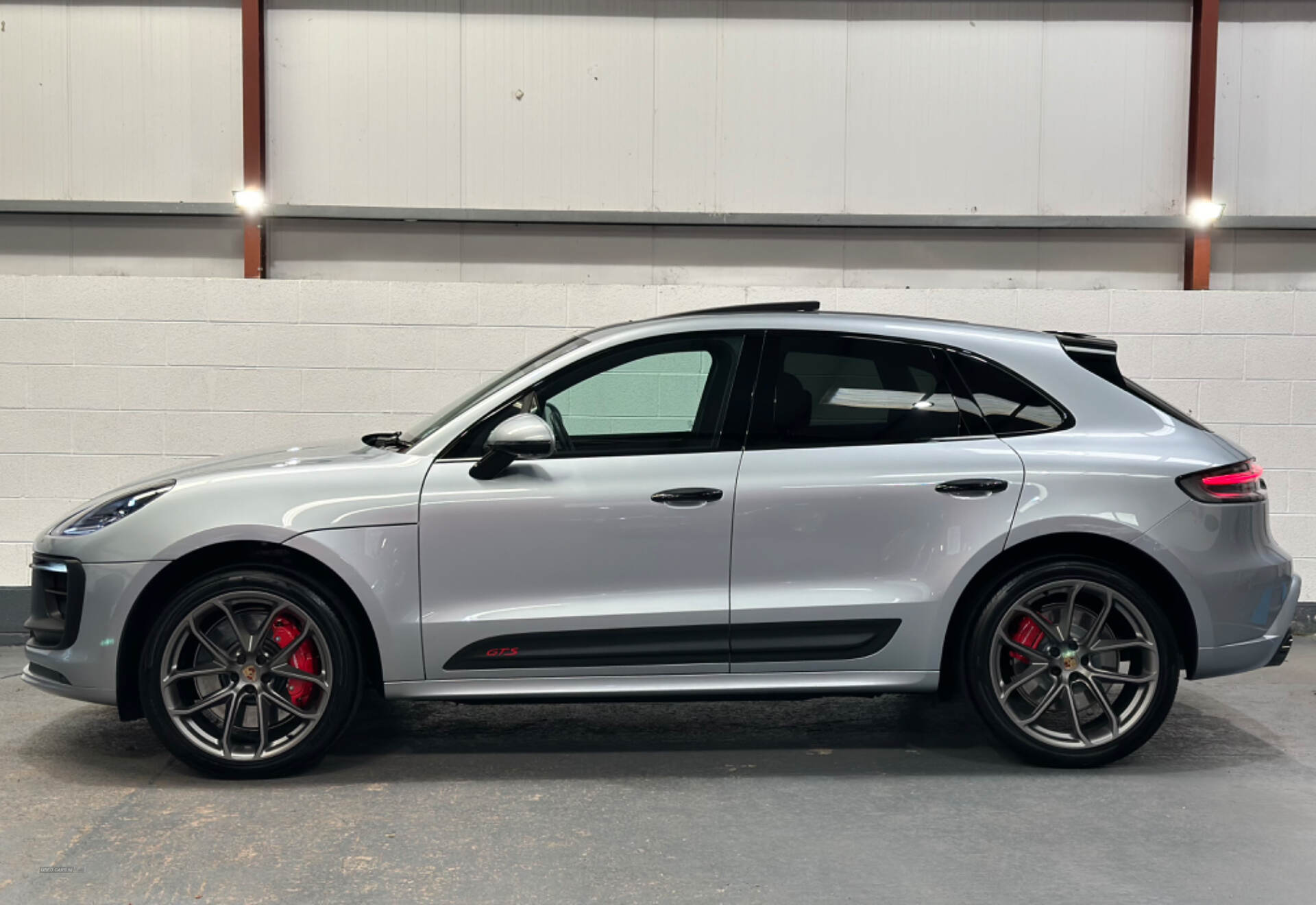 Porsche Macan ESTATE in Antrim