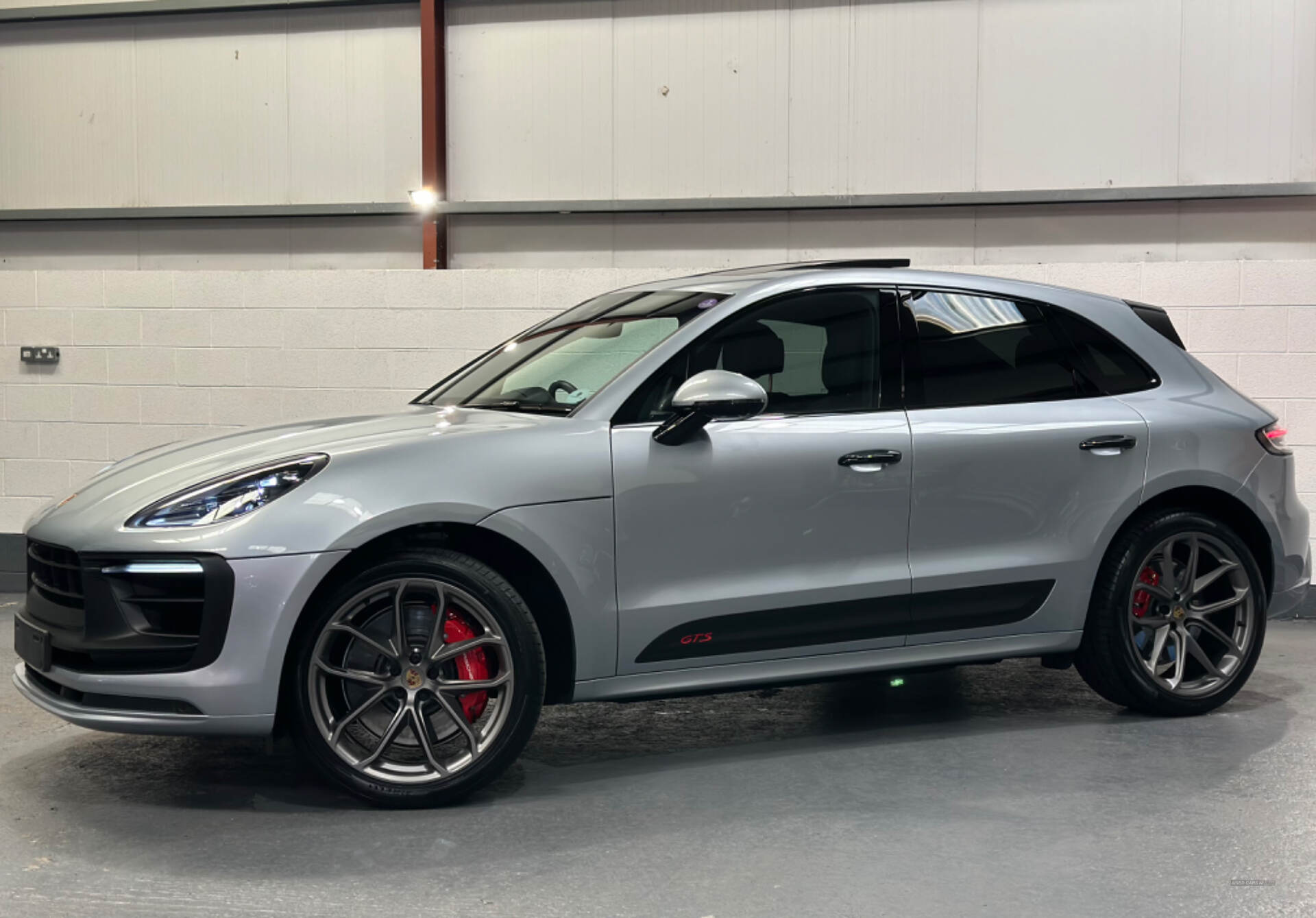 Porsche Macan ESTATE in Antrim