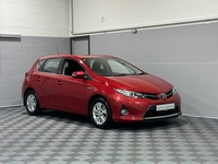 Toyota Auris 1.8 VVT-h Icon CVT Euro 5 (s/s) 5dr in Derry / Londonderry