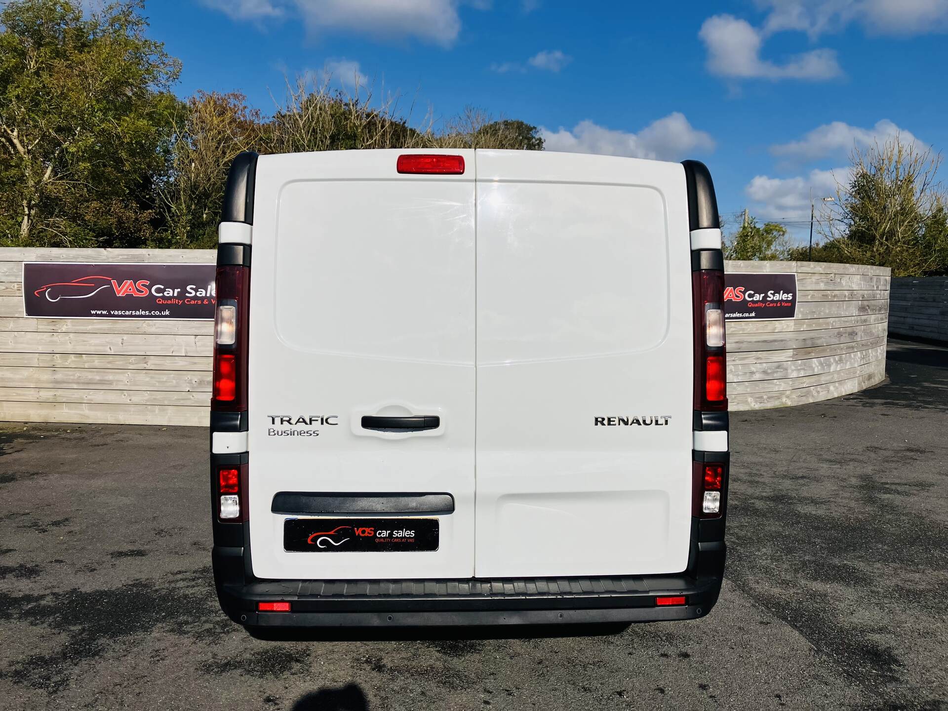 Renault Trafic SWB DIESEL in Down