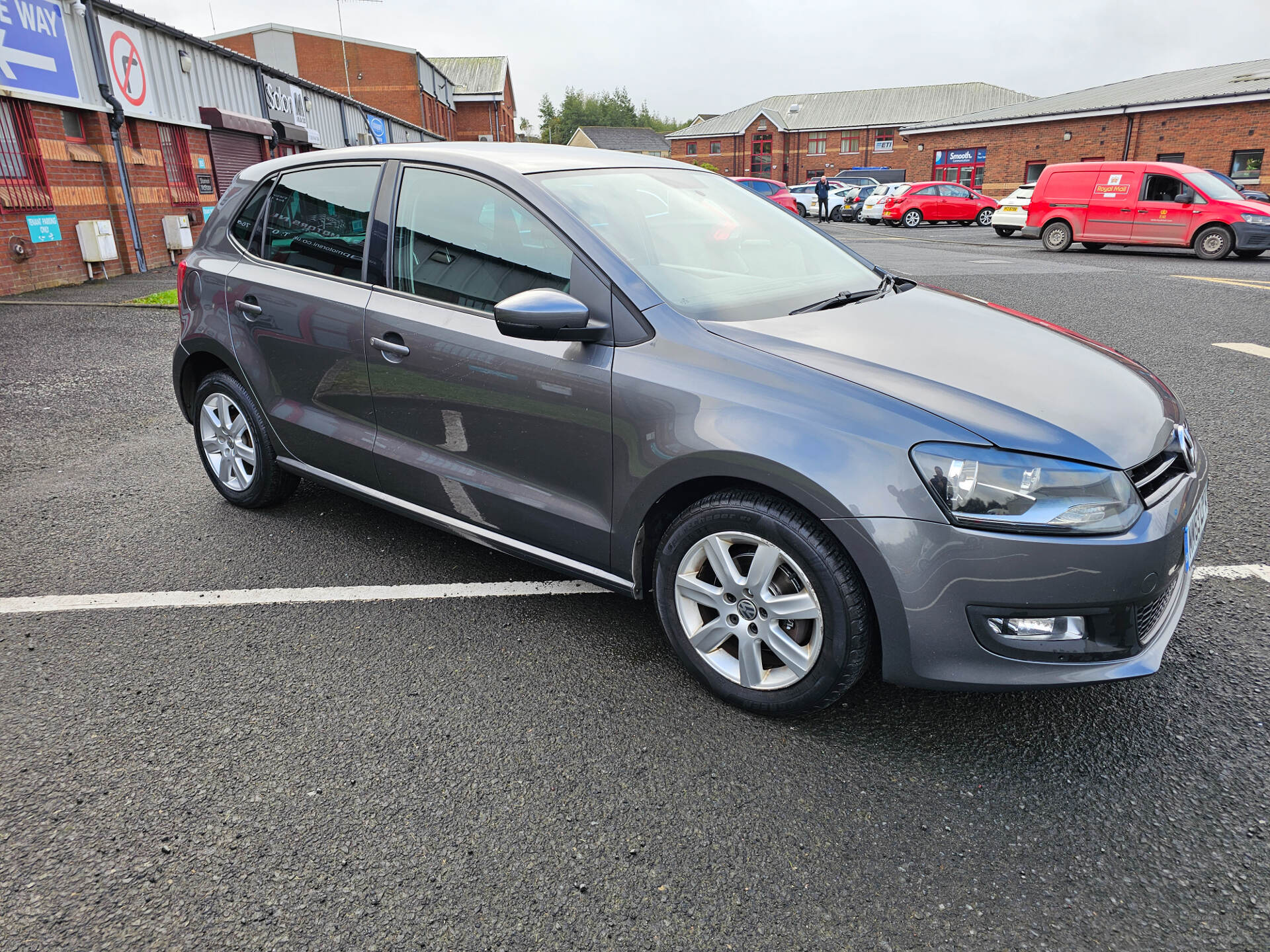 Volkswagen Polo HATCHBACK in Down