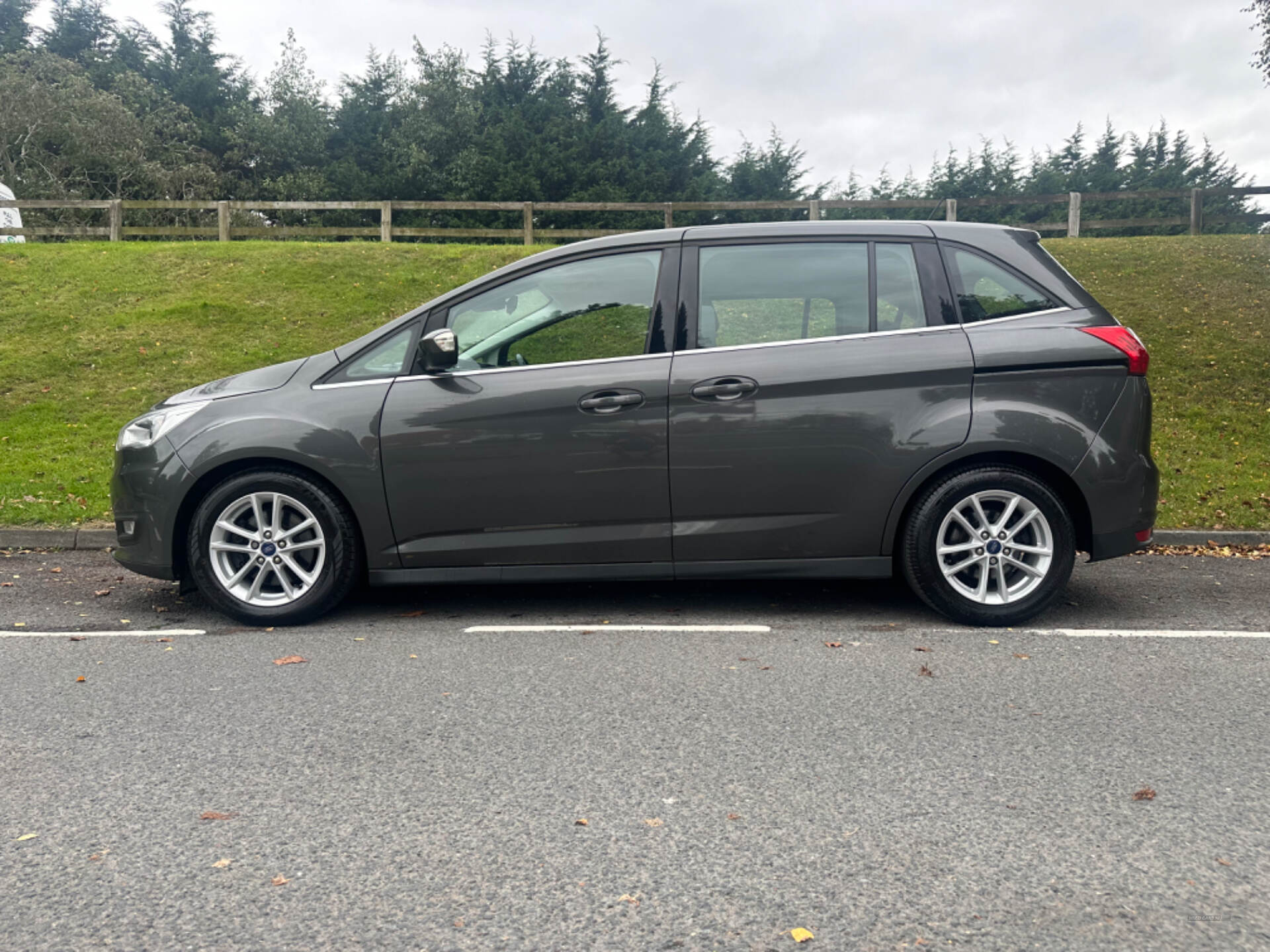 Ford Grand C-MAX DIESEL ESTATE in Down