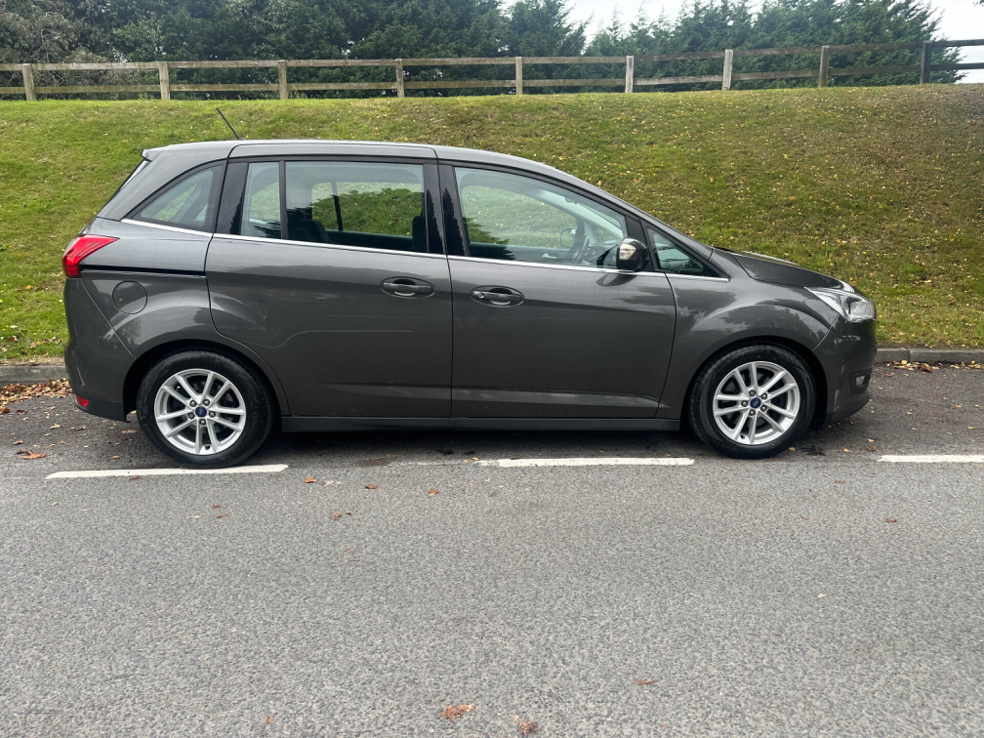 Ford Grand C-MAX DIESEL ESTATE in Down