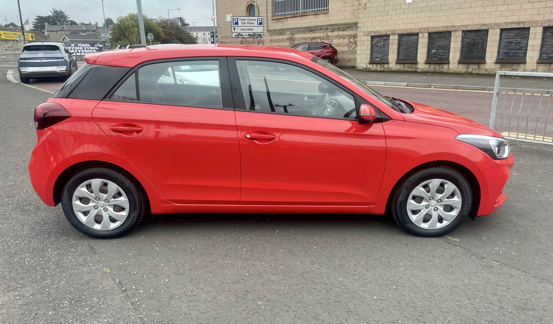 Hyundai i20 HATCHBACK in Down