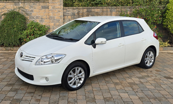 Toyota Auris HATCHBACK in Armagh