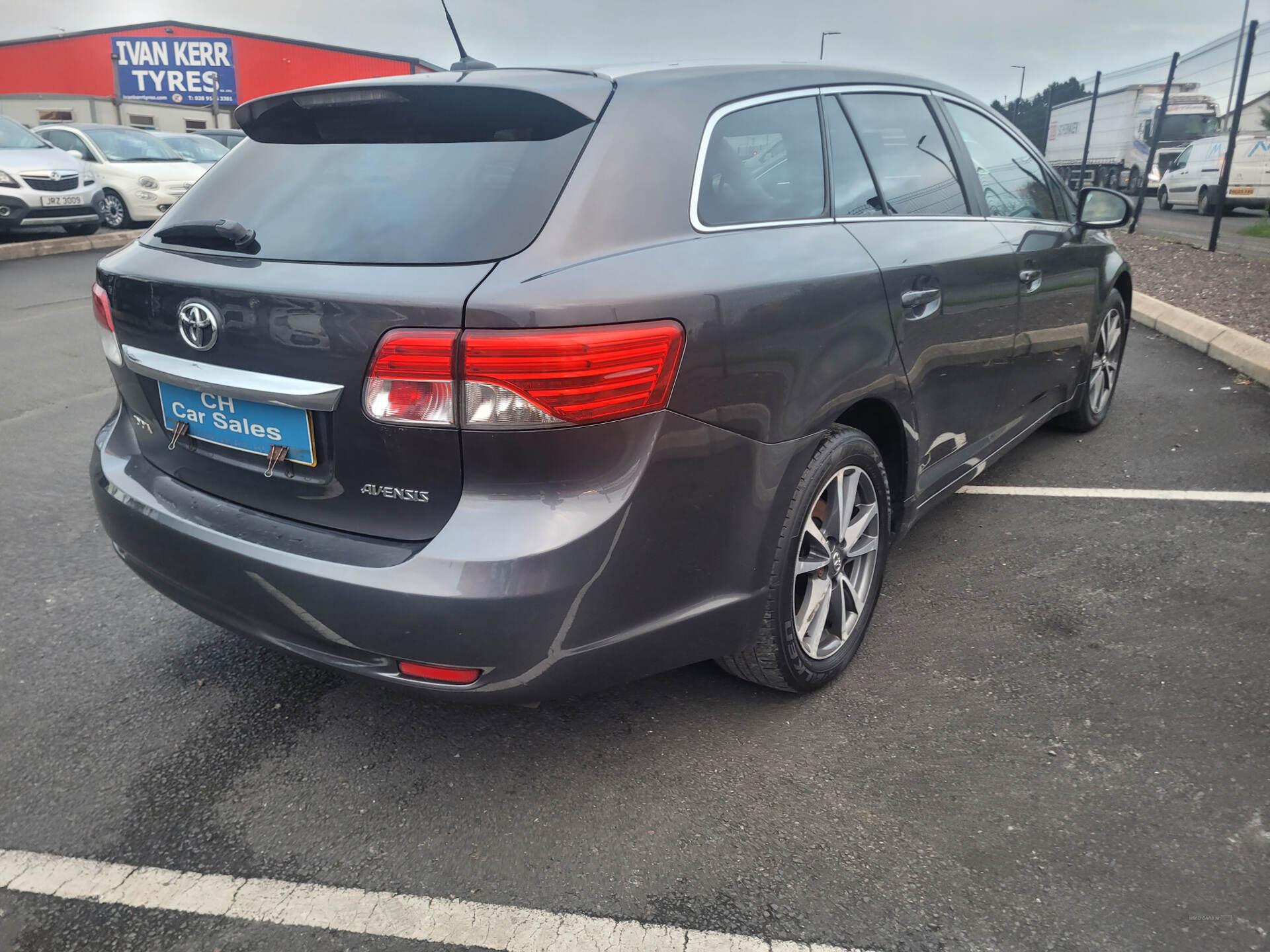 Toyota Avensis DIESEL TOURER in Down