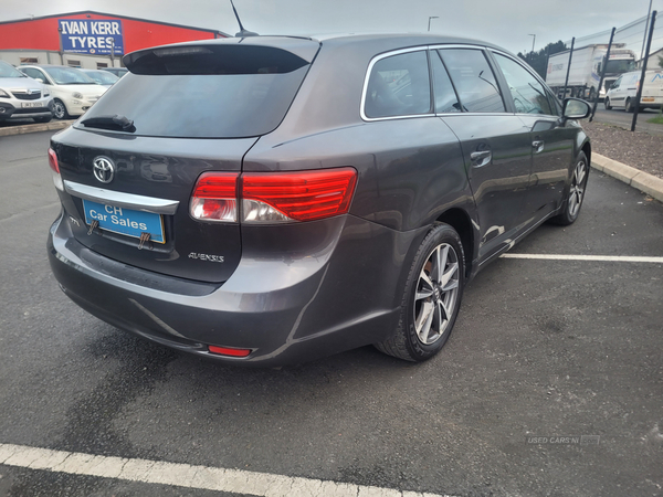 Toyota Avensis DIESEL TOURER in Down