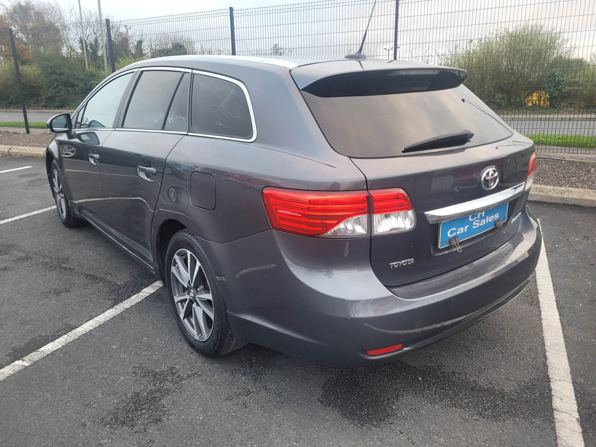 Toyota Avensis DIESEL TOURER in Down