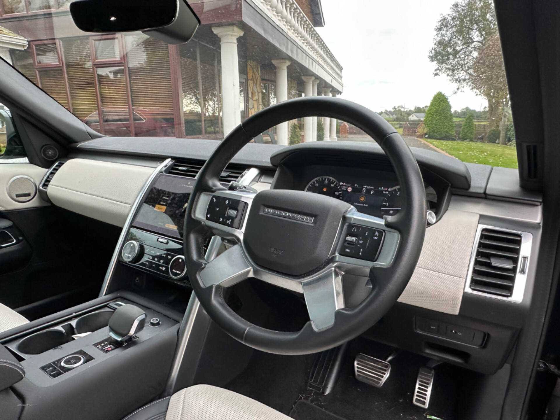 Land Rover Discovery DIESEL SW in Antrim