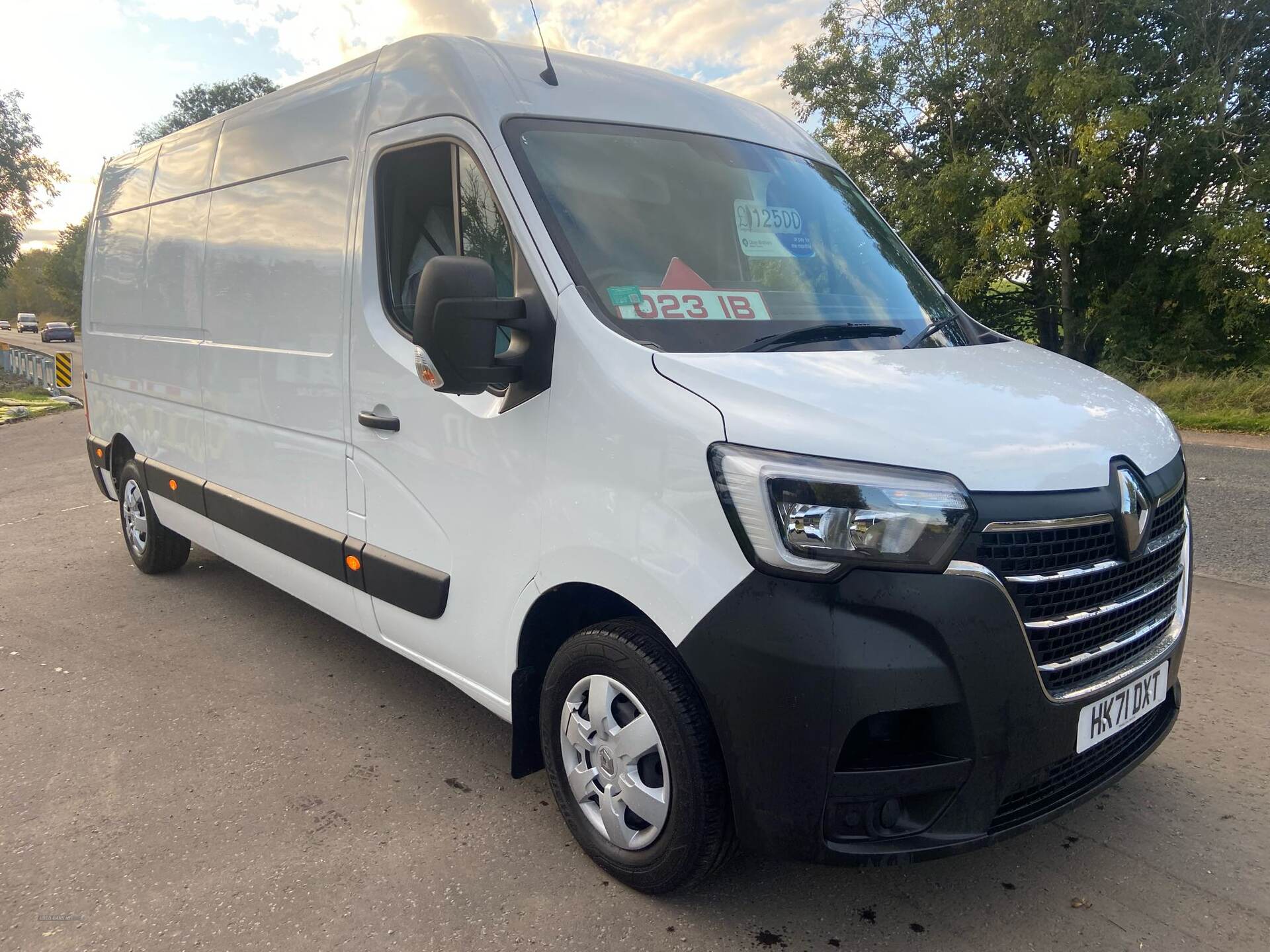 Oct 2021 Renault Master LM35dCi 135 Business+ Medium Roof Van