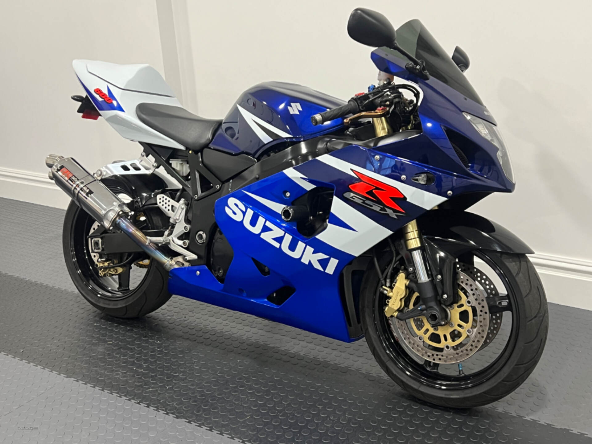 Suzuki GSX-R Series 600 in Down