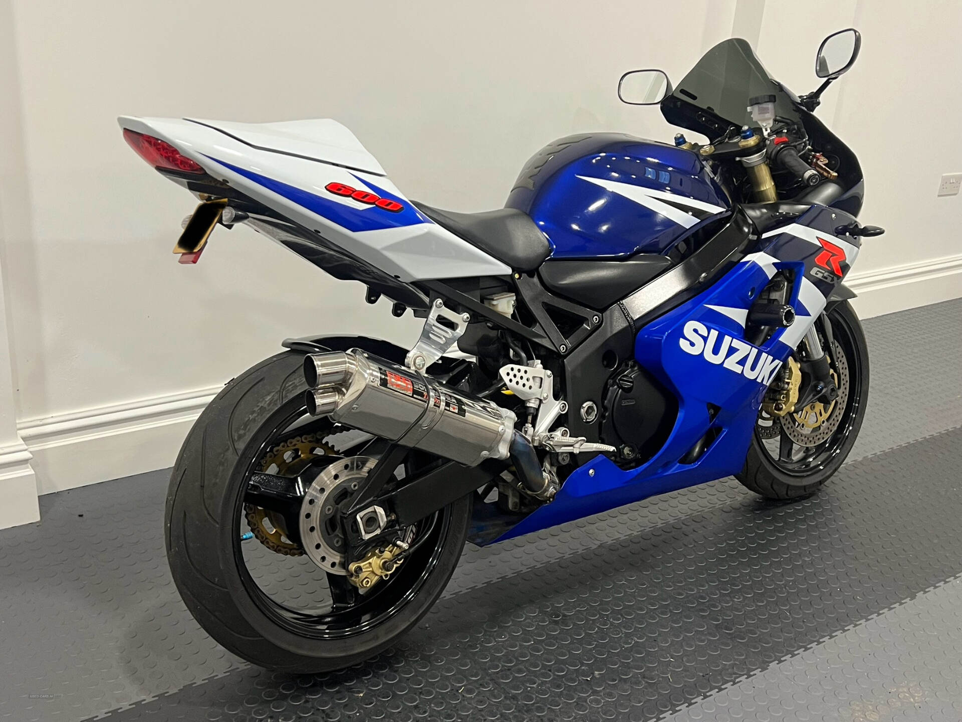 Suzuki GSX-R Series 600 in Down