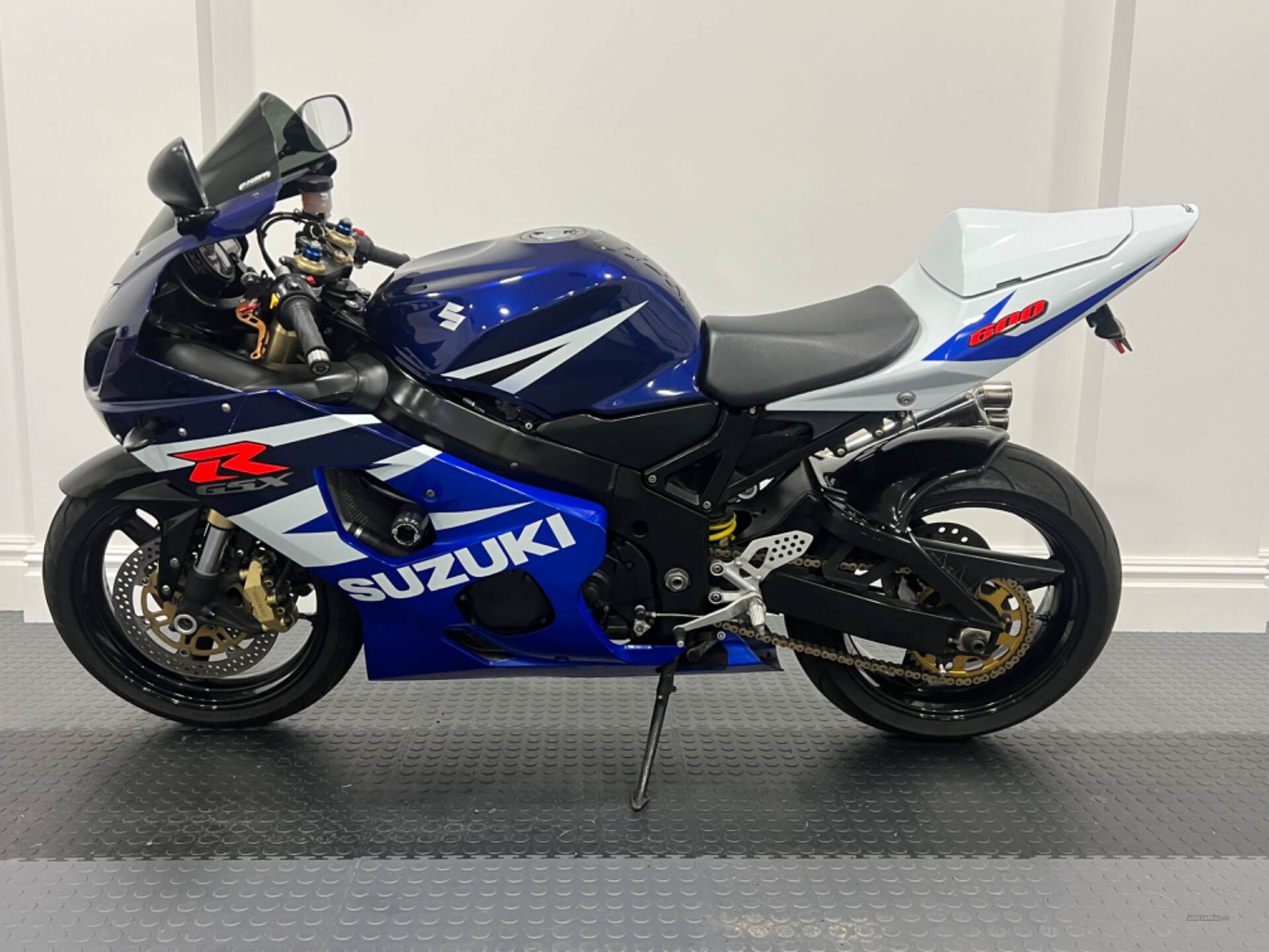 Suzuki GSX-R Series 600 in Down