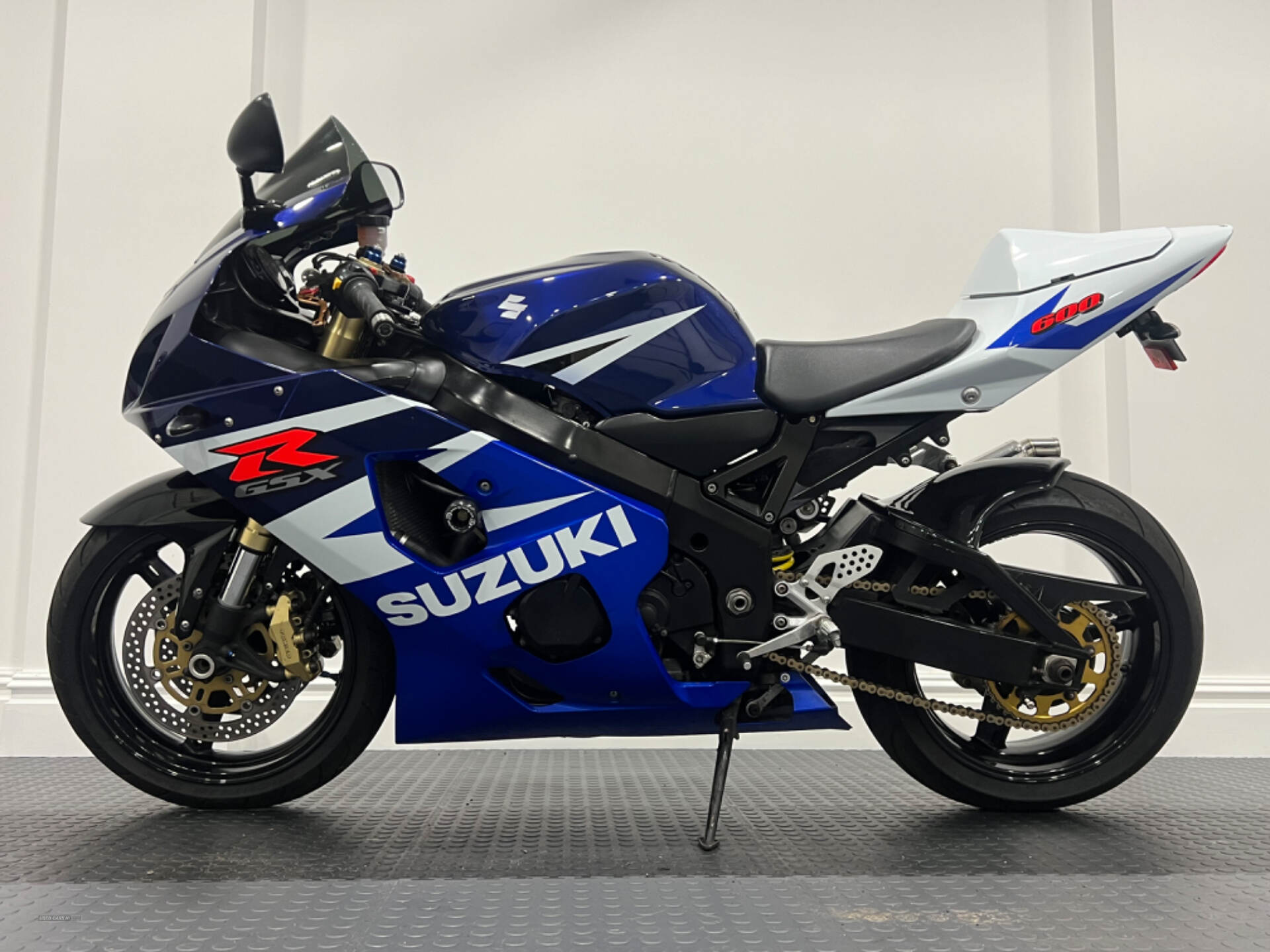 Suzuki GSX-R Series 600 in Down