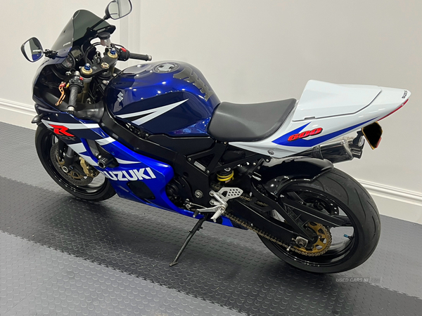 Suzuki GSX-R Series 600 in Down