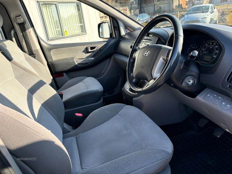 May 2010 Hyundai i800 2.5 CRDi Style 5dr