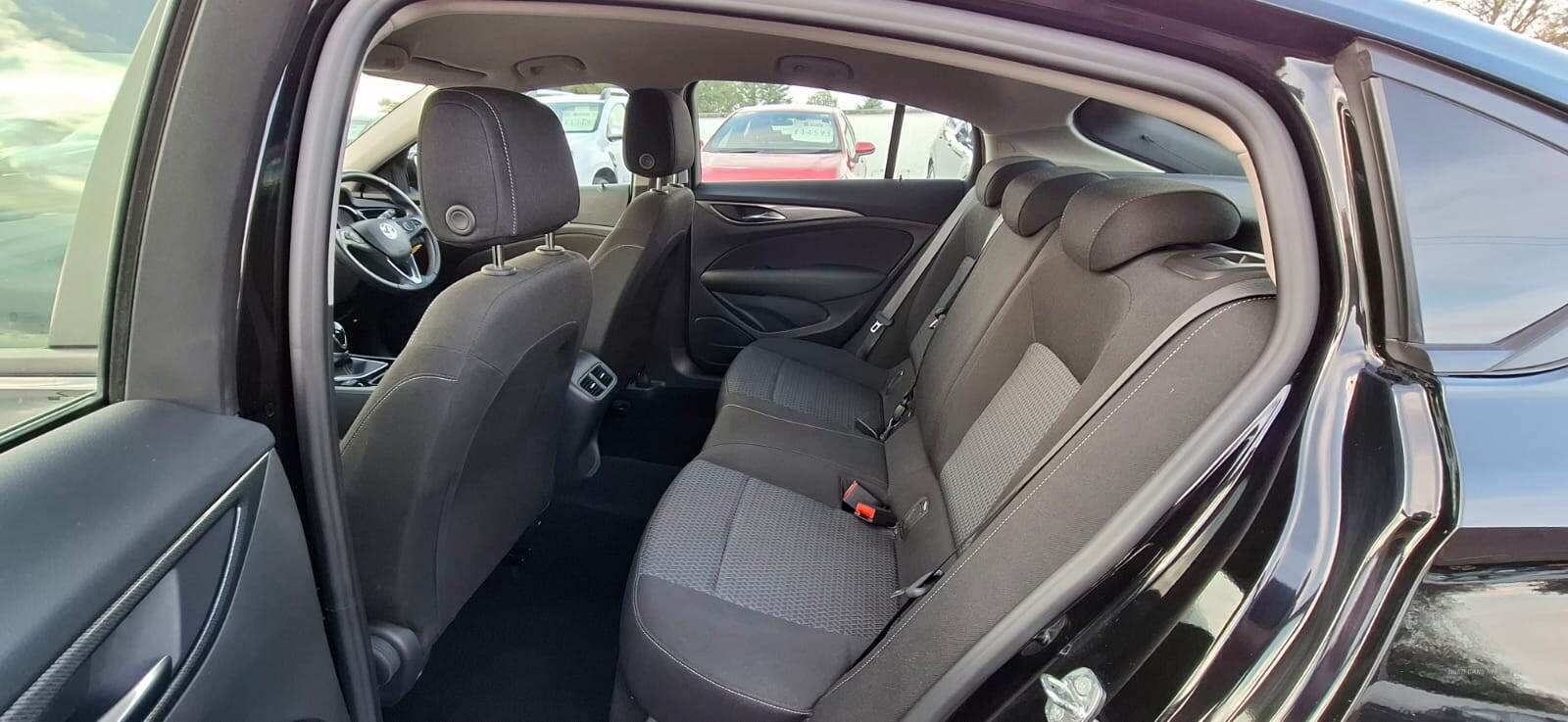 Sep 2020 Vauxhall Insignia 1.5 Turbo D SE Nav 5dr